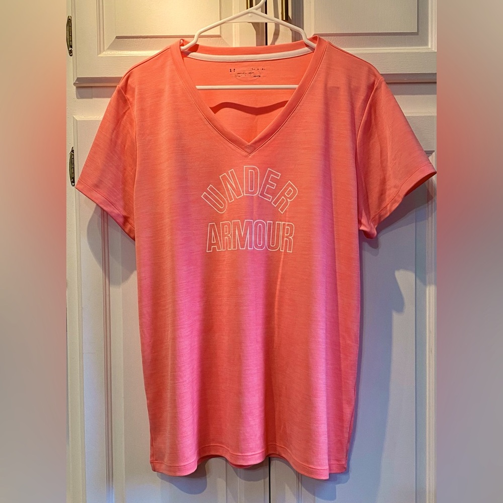 Under Armour Womens Size XL Coral Loose Fit HeatGear V Neck Short Sleeve Shirt